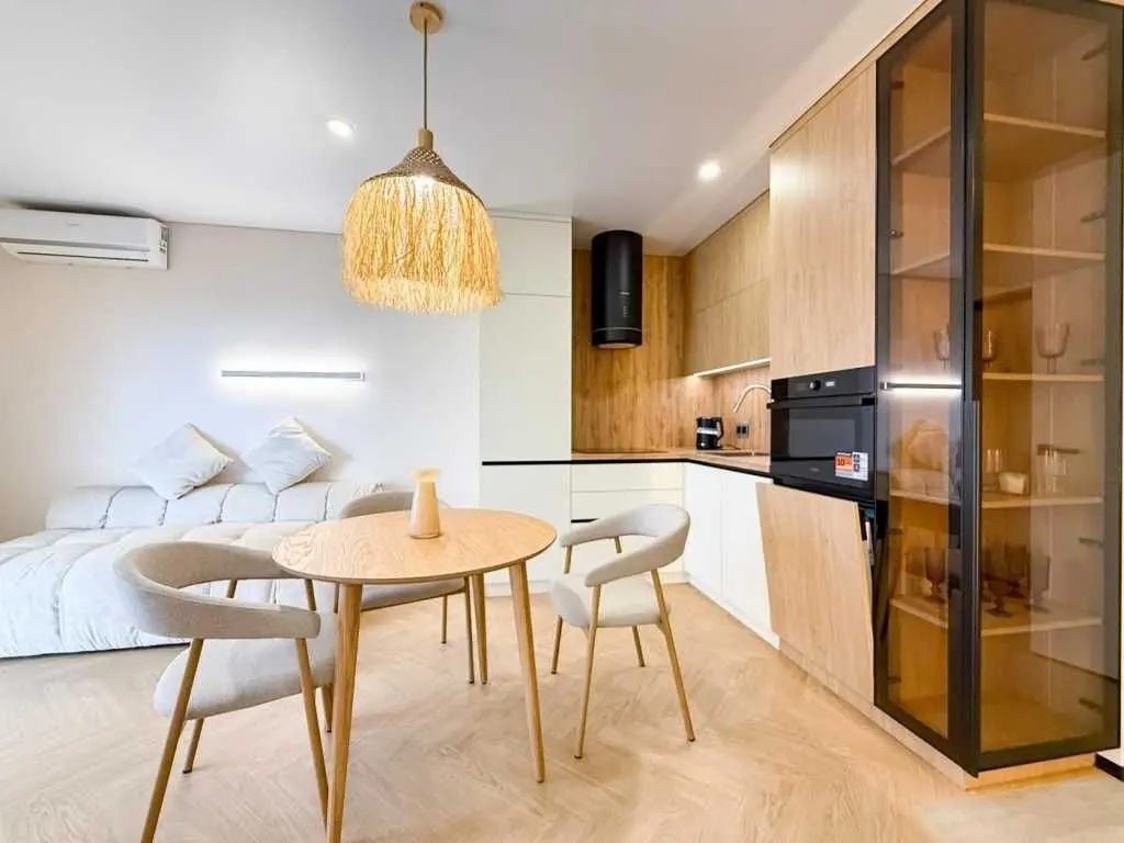 Фото Selling a 1-room apartment, 41 sq.m., Mykhaila Maksymovycha Street (Onufriia Trutenka Street)  Kyiv, price: 123000 USD, code 8706