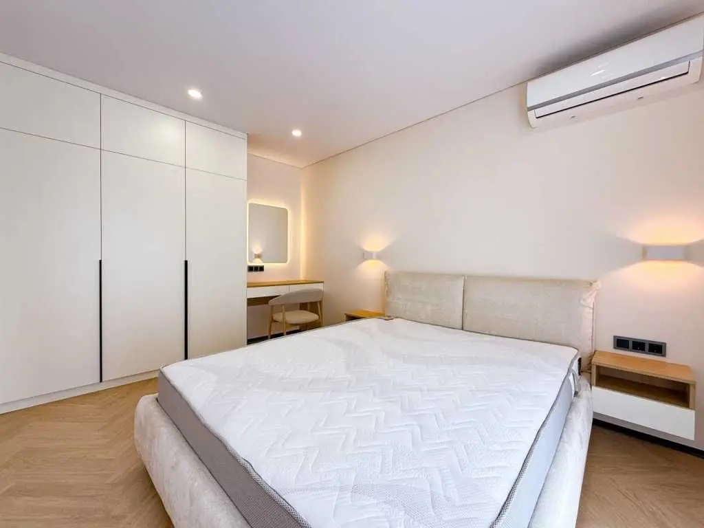 Фото Selling a 1-room apartment, 41 sq.m., Mykhaila Maksymovycha Street (Onufriia Trutenka Street)  Kyiv, price: 123000 USD, code 8706