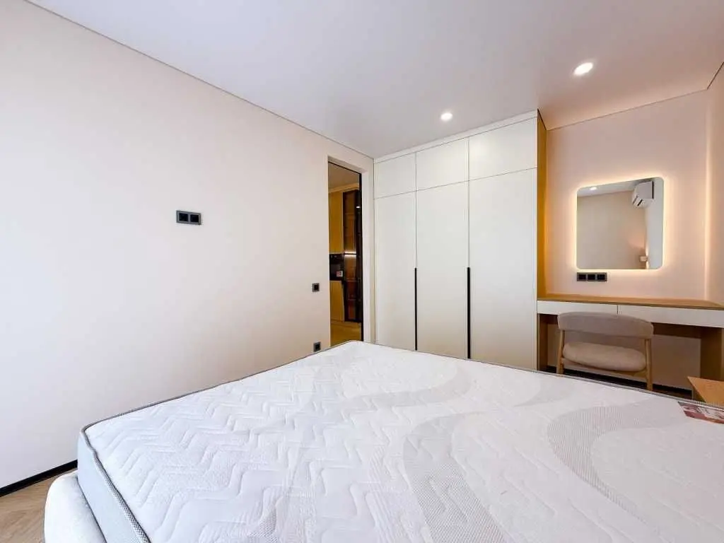 Фото Selling a 1-room apartment, 41 sq.m., Mykhaila Maksymovycha Street (Onufriia Trutenka Street)  Kyiv, price: 123000 USD, code 8706
