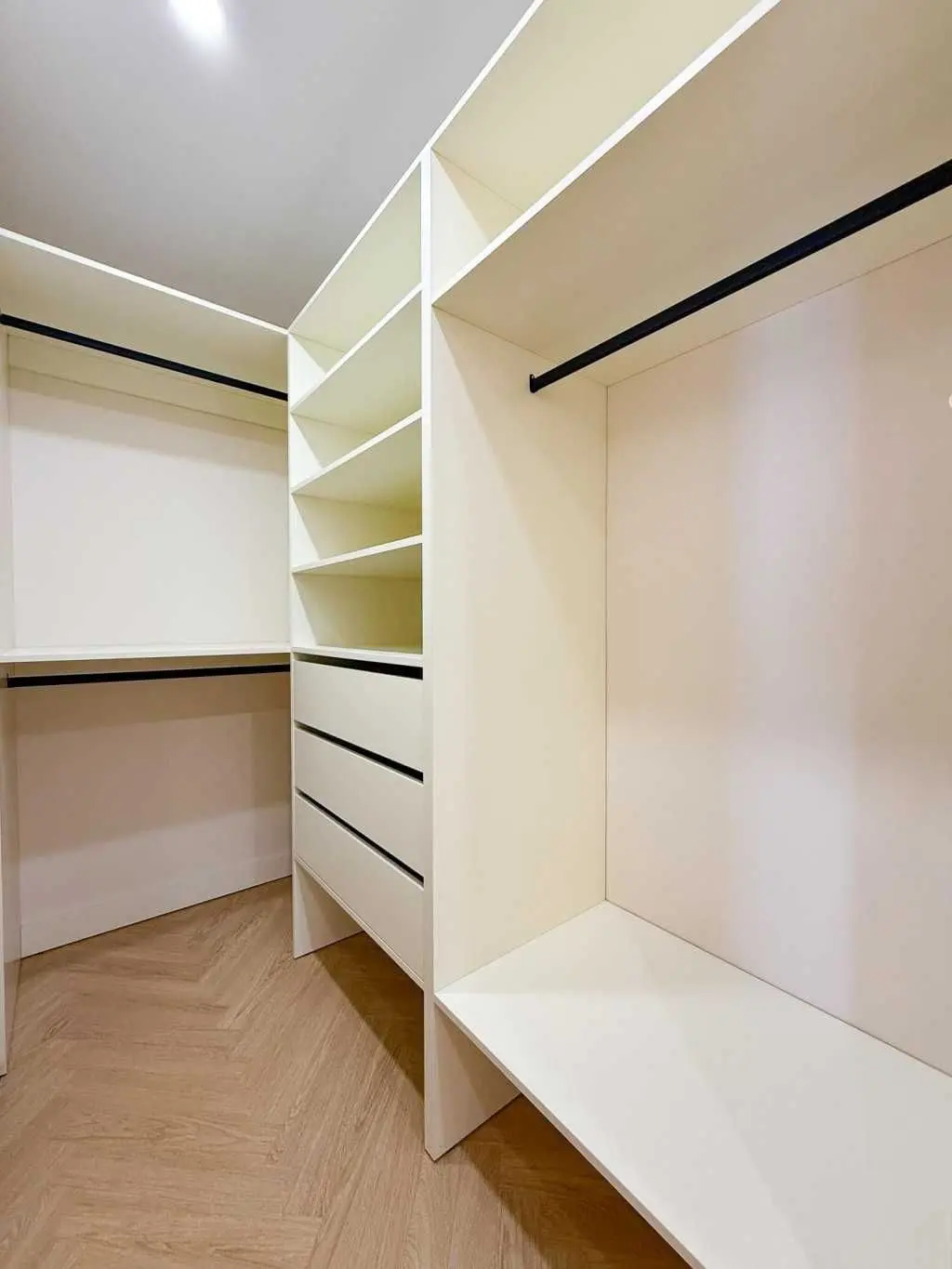Фото Selling a 1-room apartment, 41 sq.m., Mykhaila Maksymovycha Street (Onufriia Trutenka Street)  Kyiv, price: 123000 USD, code 8706
