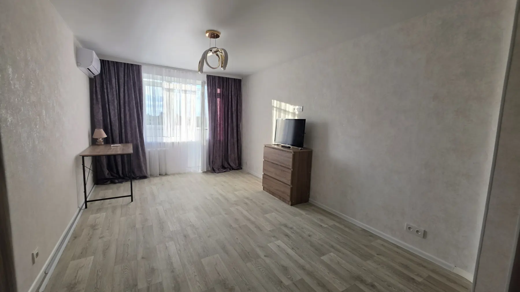 Фото Продаю 1-комнатную квартиру, 40 кв. м, Франтишека Крала ул. 33а Харьков, цена: 38000 $, код 8711
