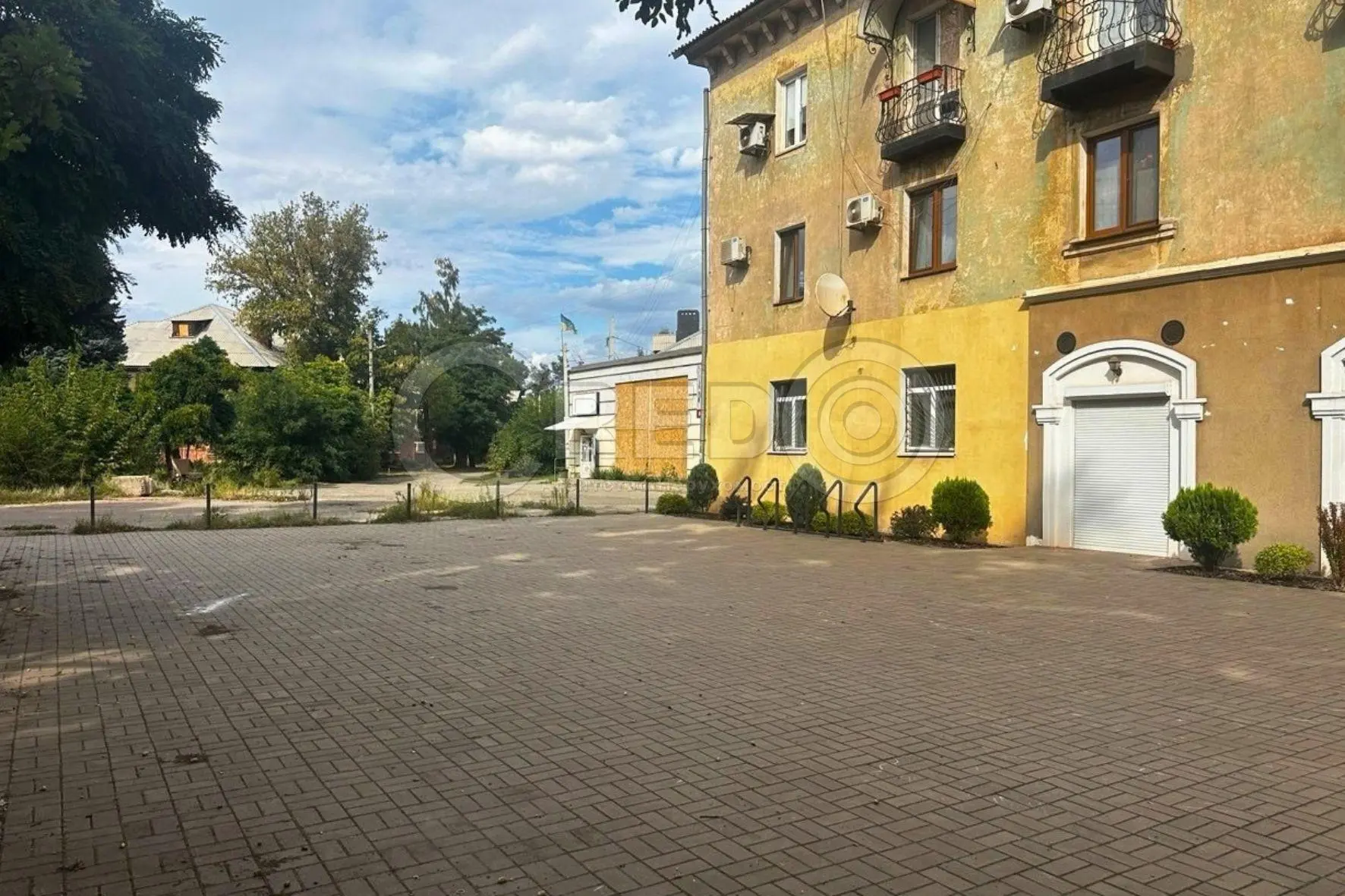 Фото Оренда торгівельної площі, Шахтарської слави пл. (Дзержинського) 3а Кривий Ріг в довгострокову оренду, ціна: 20000 UAH, код 8721