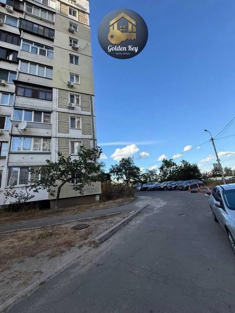 Фото Продаю 3 кімнатну квартиру, 81.9 кв. м, Ревуцького вул. 44 Київ, ціна: 84000 USD, код 8731
