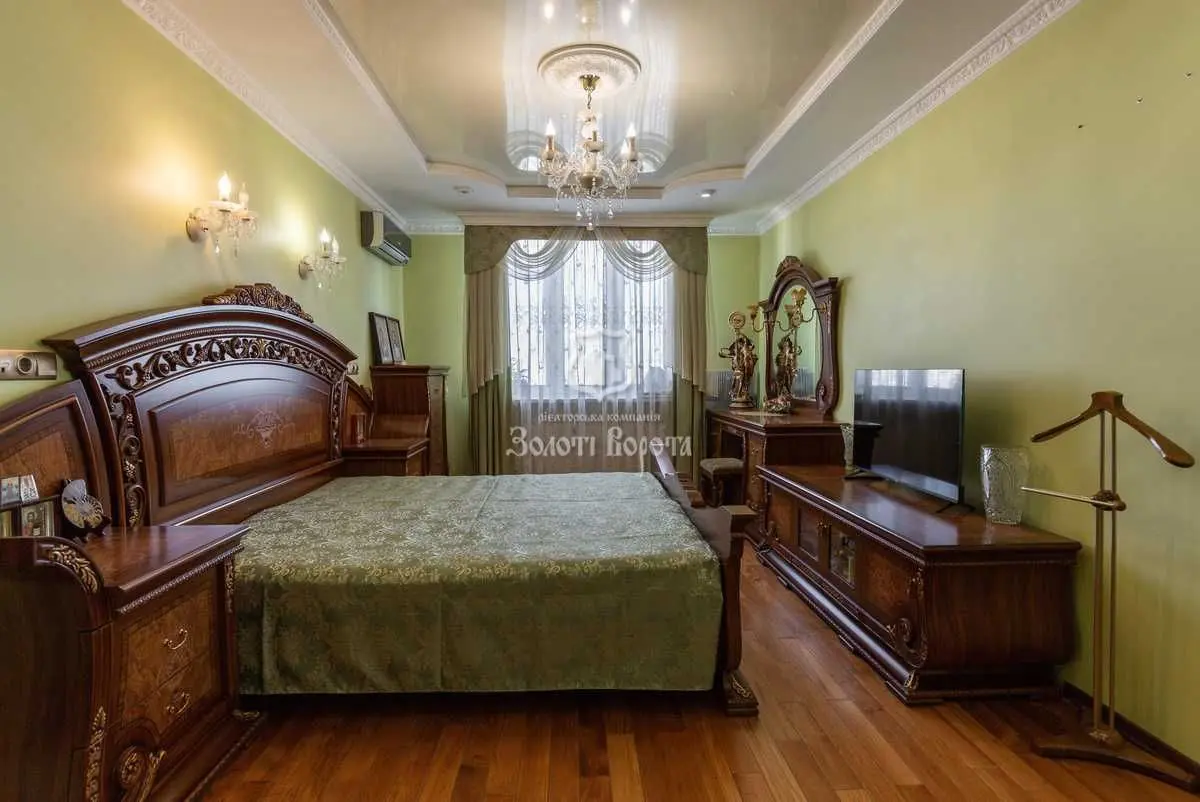 Фото Продаю 4-комнатную квартиру, 142 кв. м, Срибнокильская ул. 1 Киев, цена: 200000 USD, код 8753
