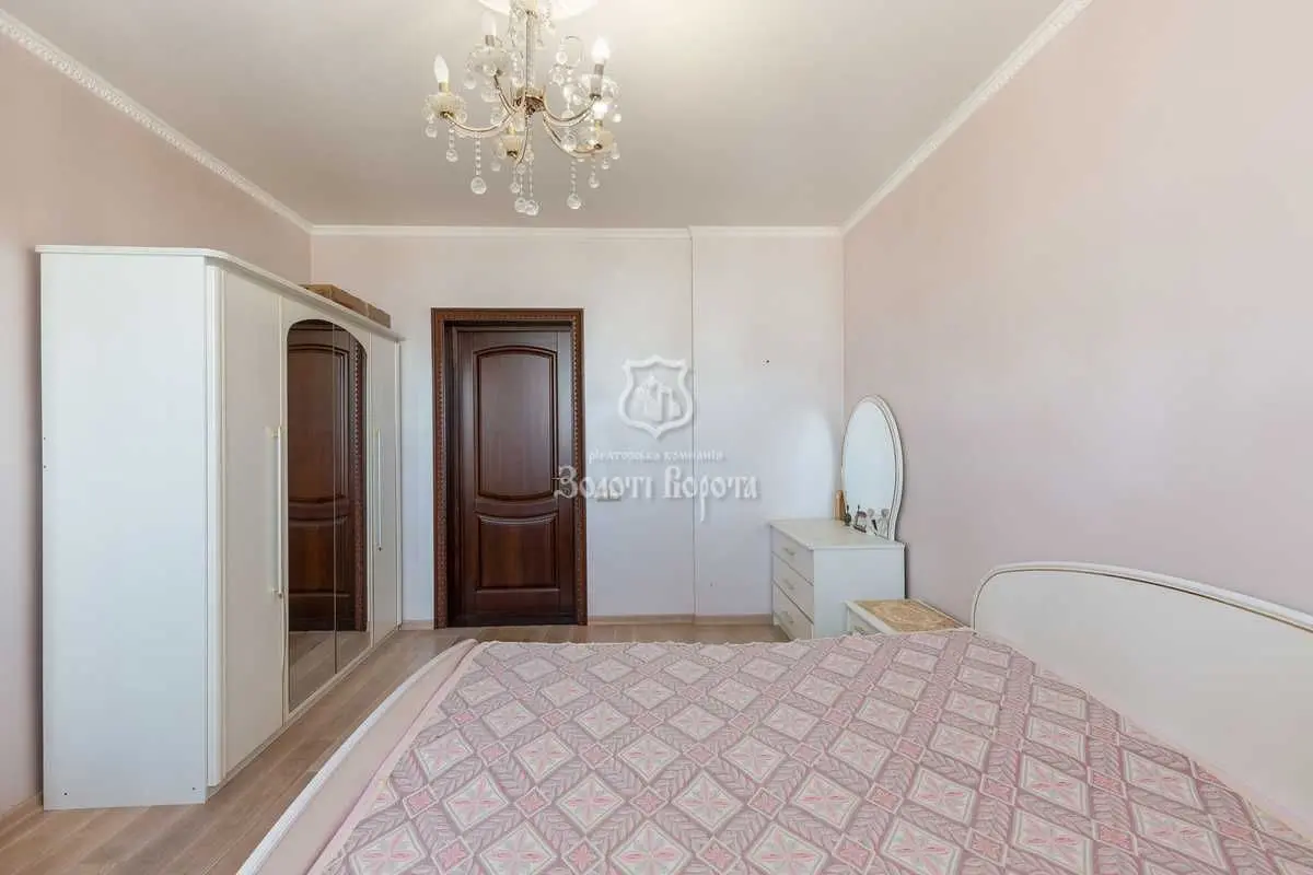 Фото Продаю 4-комнатную квартиру, 142 кв. м, Срибнокильская ул. 1 Киев, цена: 200000 USD, код 8753