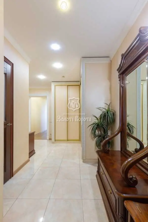 Фото Продаю 4-комнатную квартиру, 142 кв. м, Срибнокильская ул. 1 Киев, цена: 200000 USD, код 8753
