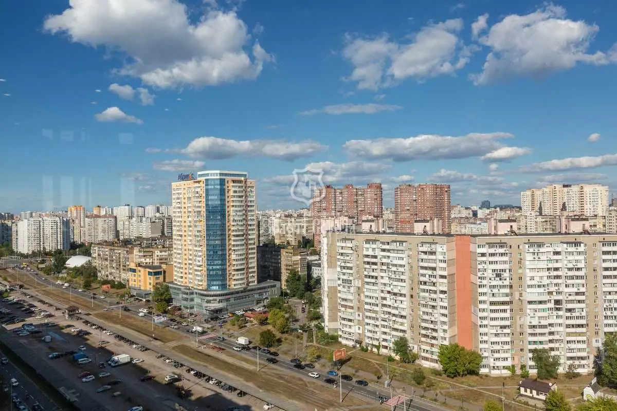 Фото Продаю 4-комнатную квартиру, 142 кв. м, Срибнокильская ул. 1 Киев, цена: 200000 USD, код 8753