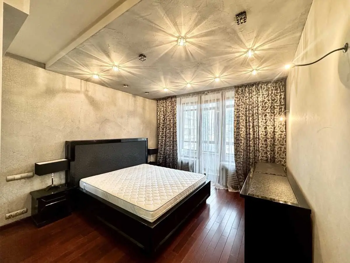 Фото Rent a 4-room apartment, Zhylianska Street 59 Kyiv for long-term rent, price: 52000 UAH, code 8762