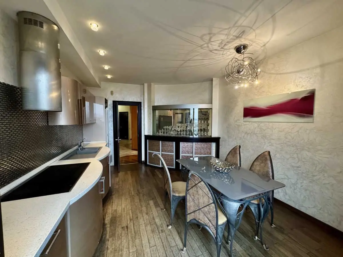 Фото Rent a 4-room apartment, Zhylianska Street 59 Kyiv for long-term rent, price: 52000 UAH, code 8762