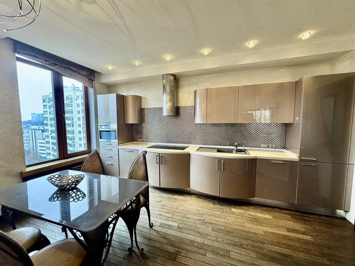 Фото Rent a 4-room apartment, Zhylianska Street 59 Kyiv for long-term rent, price: 52000 UAH, code 8762