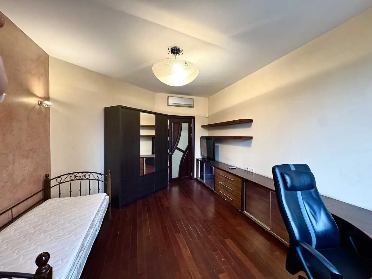 Фото Rent a 4-room apartment, Zhylianska Street 59 Kyiv for long-term rent, price: 52000 UAH, code 8762