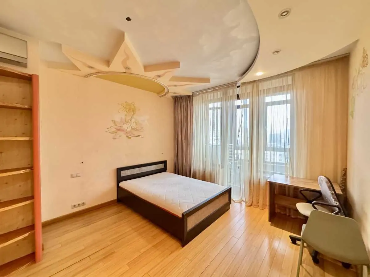 Фото Rent a 4-room apartment, Zhylianska Street 59 Kyiv for long-term rent, price: 52000 UAH, code 8762