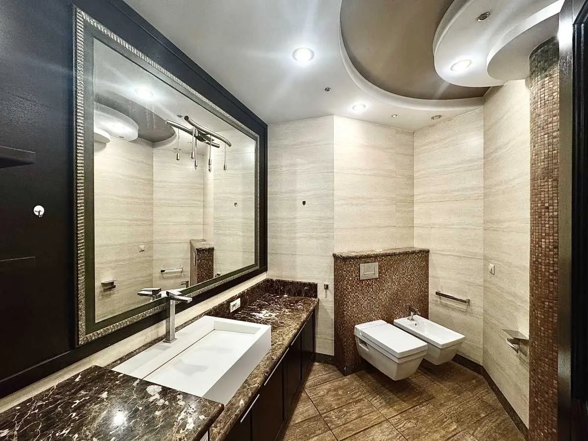 Фото Rent a 4-room apartment, Zhylianska Street 59 Kyiv for long-term rent, price: 52000 UAH, code 8762