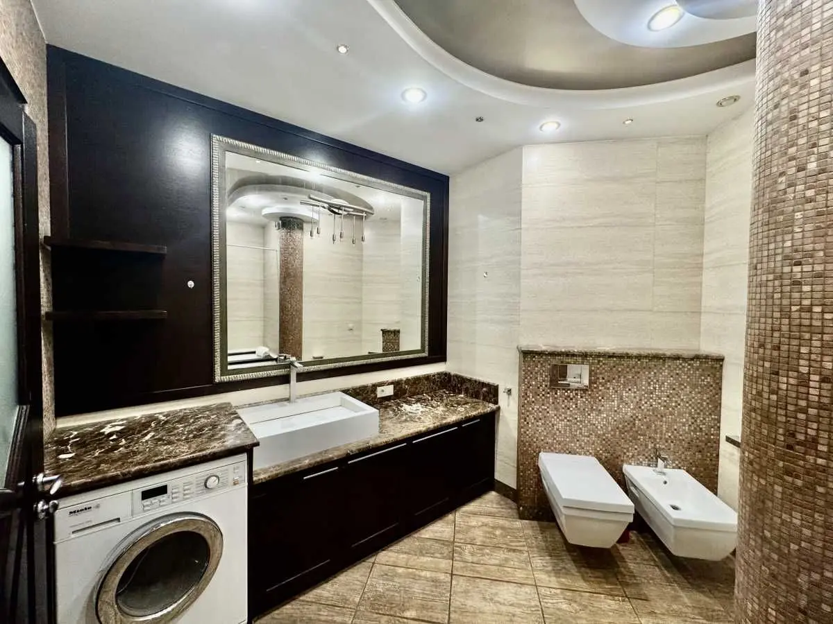 Фото Rent a 4-room apartment, Zhylianska Street 59 Kyiv for long-term rent, price: 52000 UAH, code 8762