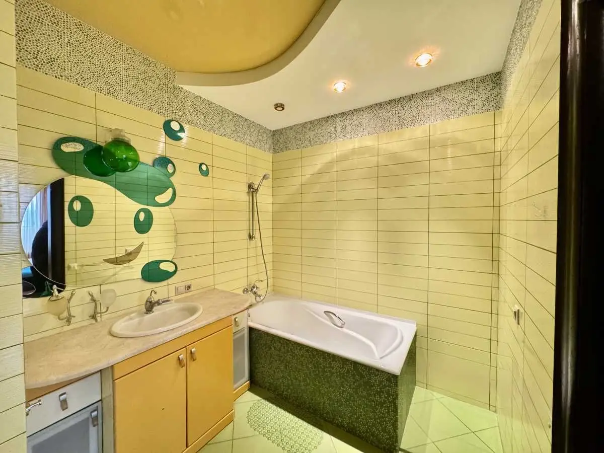 Фото Rent a 4-room apartment, Zhylianska Street 59 Kyiv for long-term rent, price: 52000 UAH, code 8762