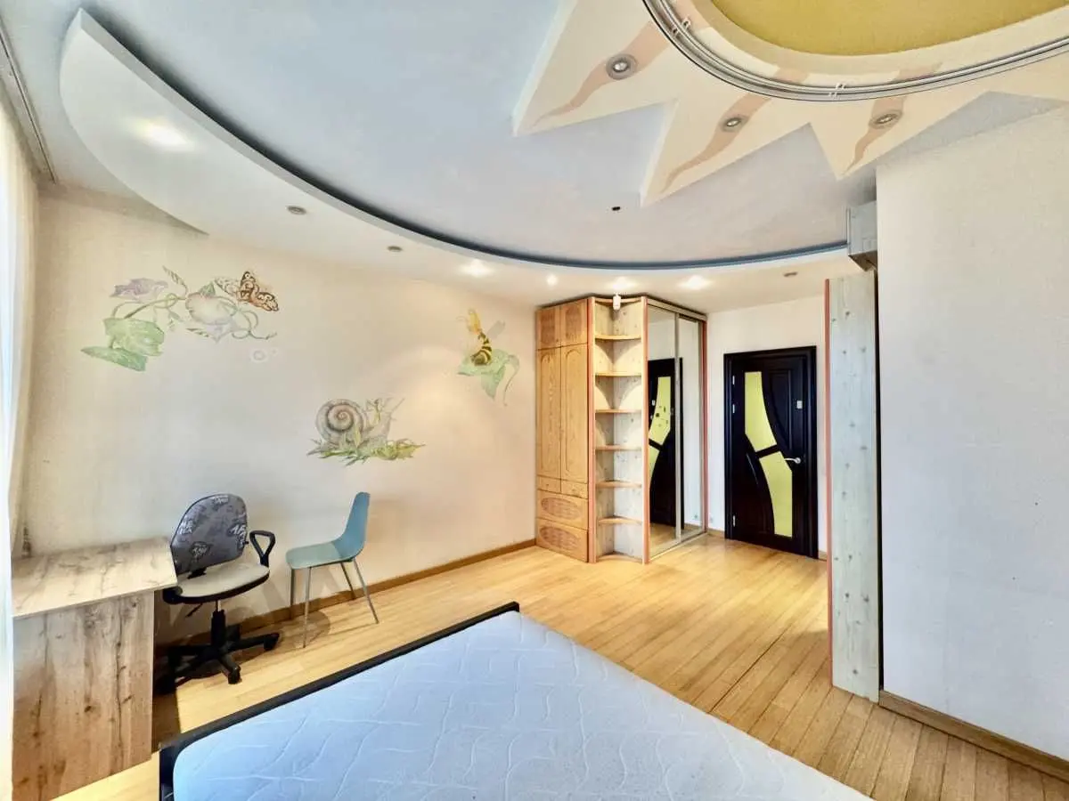 Фото Rent a 4-room apartment, Zhylianska Street 59 Kyiv for long-term rent, price: 52000 UAH, code 8762