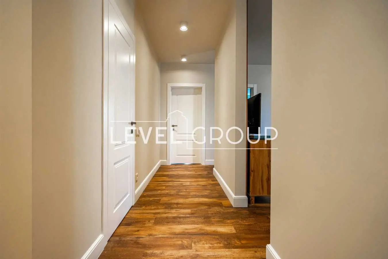 Фото Selling a 2-room apartment, 75.7 sq.m., Zolotoustivska Street  Kyiv, price: 239000 USD, code 8767