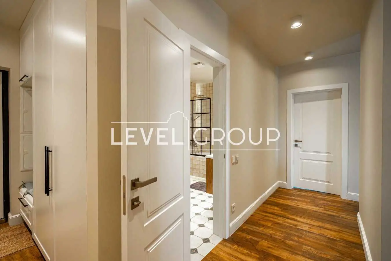 Фото Selling a 2-room apartment, 75.7 sq.m., Zolotoustivska Street  Kyiv, price: 239000 USD, code 8767