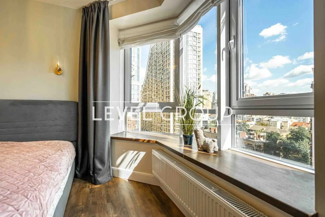 Фото Selling a 2-room apartment, 75.7 sq.m., Zolotoustivska Street  Kyiv, price: 239000 USD, code 8767