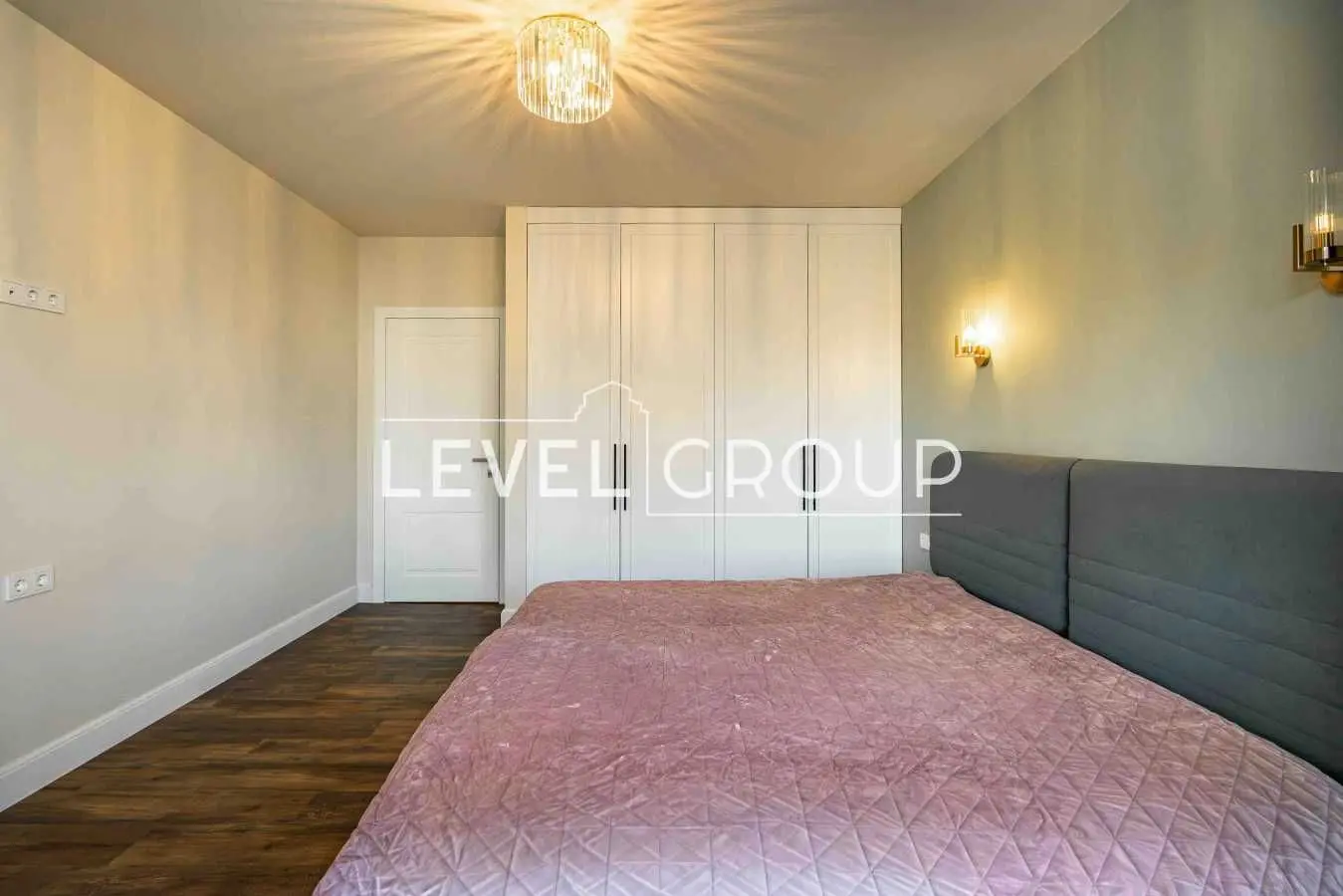 Фото Selling a 2-room apartment, 75.7 sq.m., Zolotoustivska Street  Kyiv, price: 239000 USD, code 8767