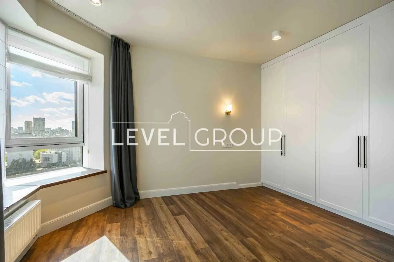Фото Selling a 2-room apartment, 75.7 sq.m., Zolotoustivska Street  Kyiv, price: 239000 USD, code 8767