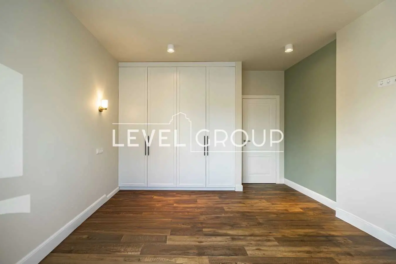 Фото Selling a 2-room apartment, 75.7 sq.m., Zolotoustivska Street  Kyiv, price: 239000 USD, code 8767