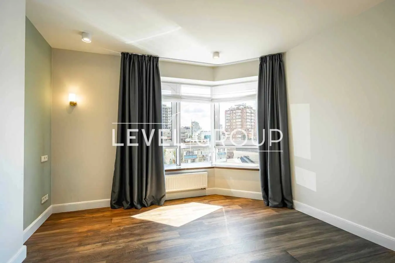 Фото Selling a 2-room apartment, 75.7 sq.m., Zolotoustivska Street  Kyiv, price: 239000 USD, code 8767