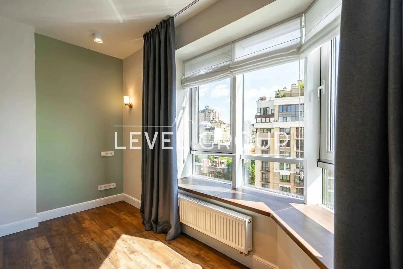 Фото Selling a 2-room apartment, 75.7 sq.m., Zolotoustivska Street  Kyiv, price: 239000 USD, code 8767