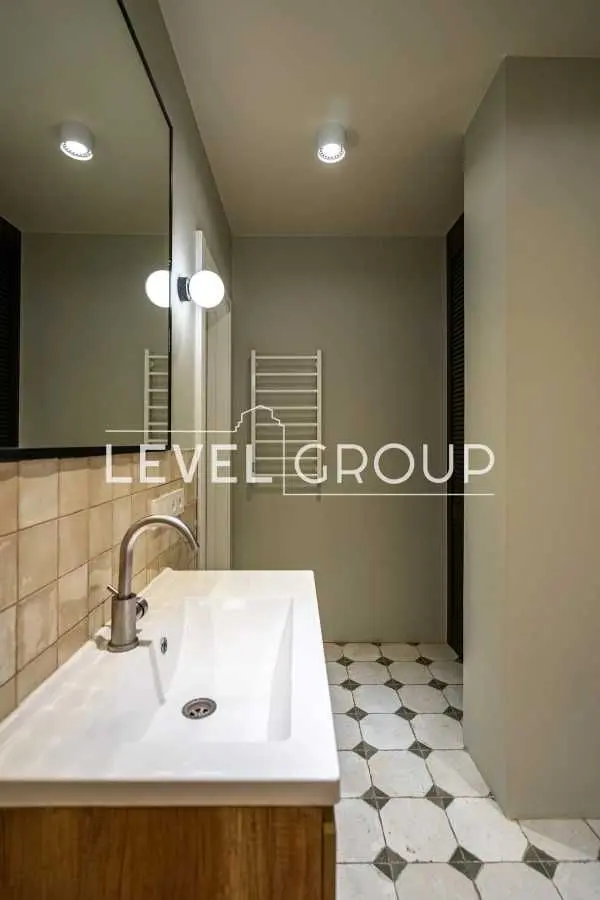 Фото Selling a 2-room apartment, 75.7 sq.m., Zolotoustivska Street  Kyiv, price: 239000 USD, code 8767
