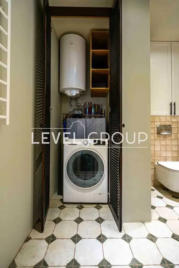 Фото Selling a 2-room apartment, 75.7 sq.m., Zolotoustivska Street  Kyiv, price: 239000 USD, code 8767