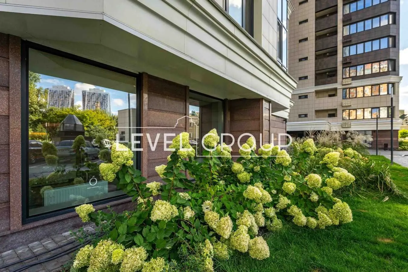 Фото Selling a 2-room apartment, 75.7 sq.m., Zolotoustivska Street  Kyiv, price: 239000 USD, code 8767
