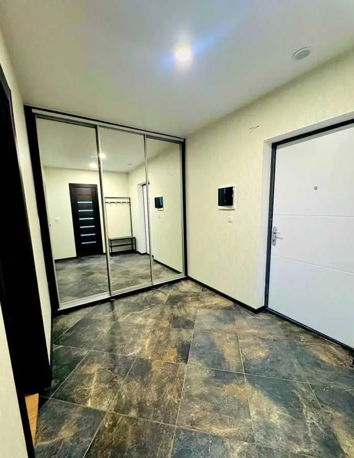 Фото Продаю 1 кімнатну квартиру, 40.6 кв. м, Озерна вул.  Новосілки, ціна: 70000 USD, код 8779