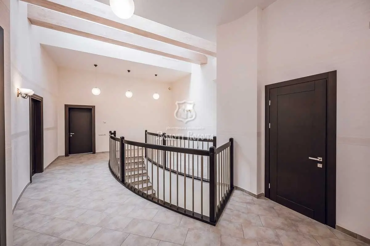 Фото Продаю будинок, 1005 кв. м, Грушевського вул.  Старі Петрівці, ціна: 2900000 USD, код 8782