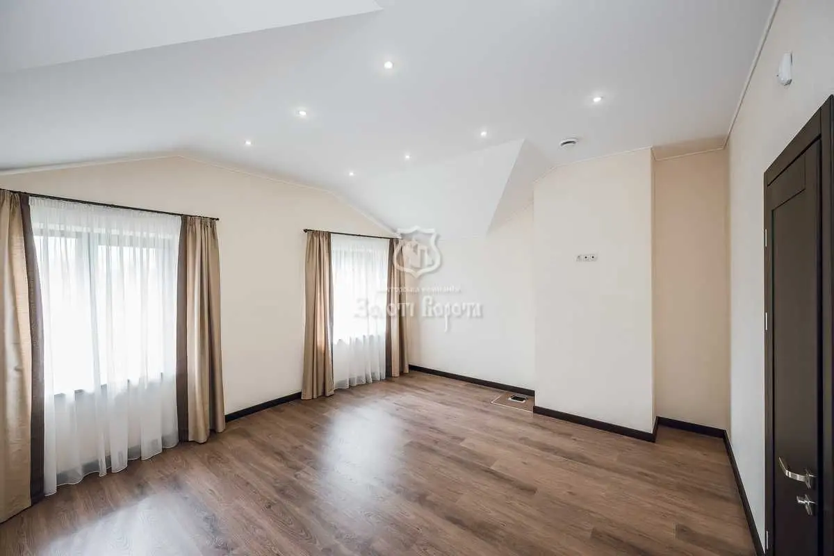 Фото Продаю будинок, 1005 кв. м, Грушевського вул.  Старі Петрівці, ціна: 2900000 USD, код 8782