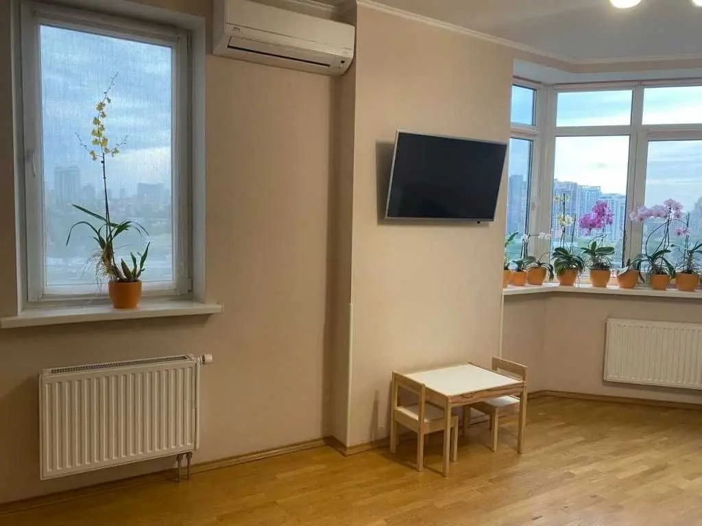 Фото Продаю 1 кімнатну квартиру, 44.4 кв. м, Феодосійська вул. 3В Київ, ціна: 80000 USD, код 8791