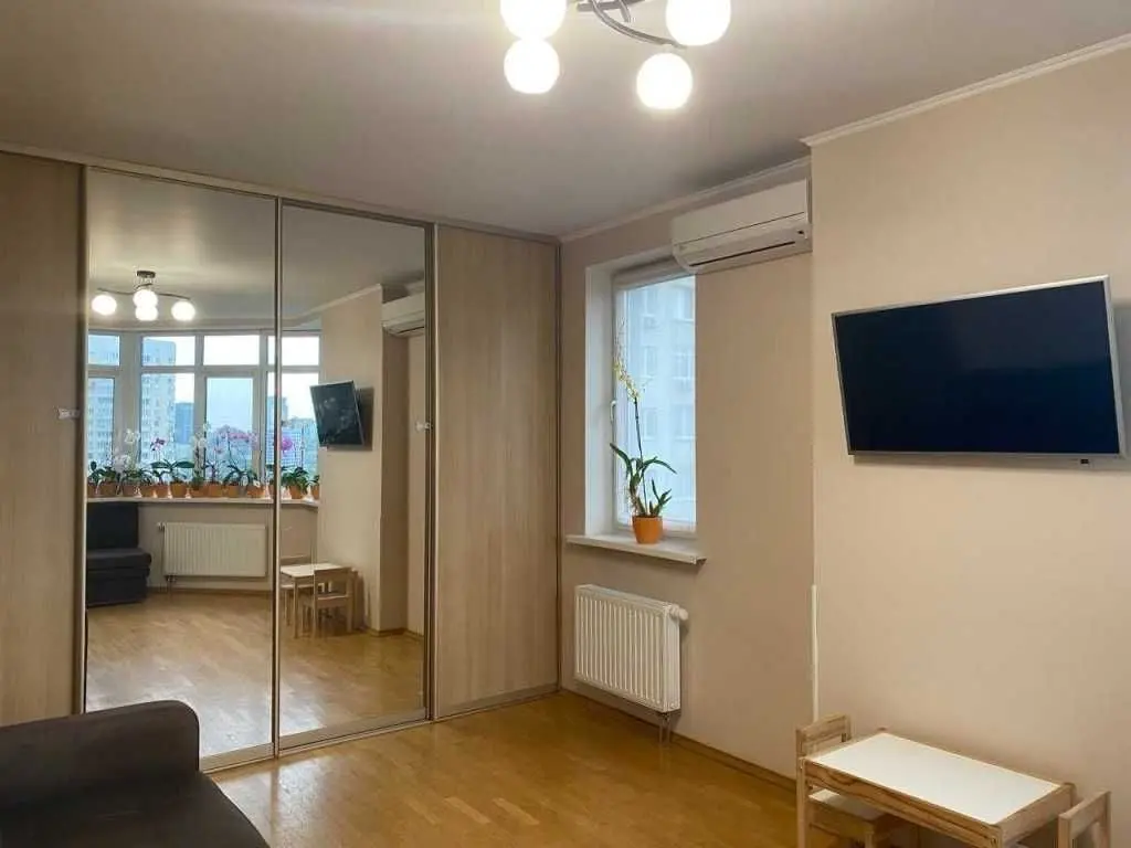Фото Продаю 1 кімнатну квартиру, 44.4 кв. м, Феодосійська вул. 3В Київ, ціна: 80000 USD, код 8791