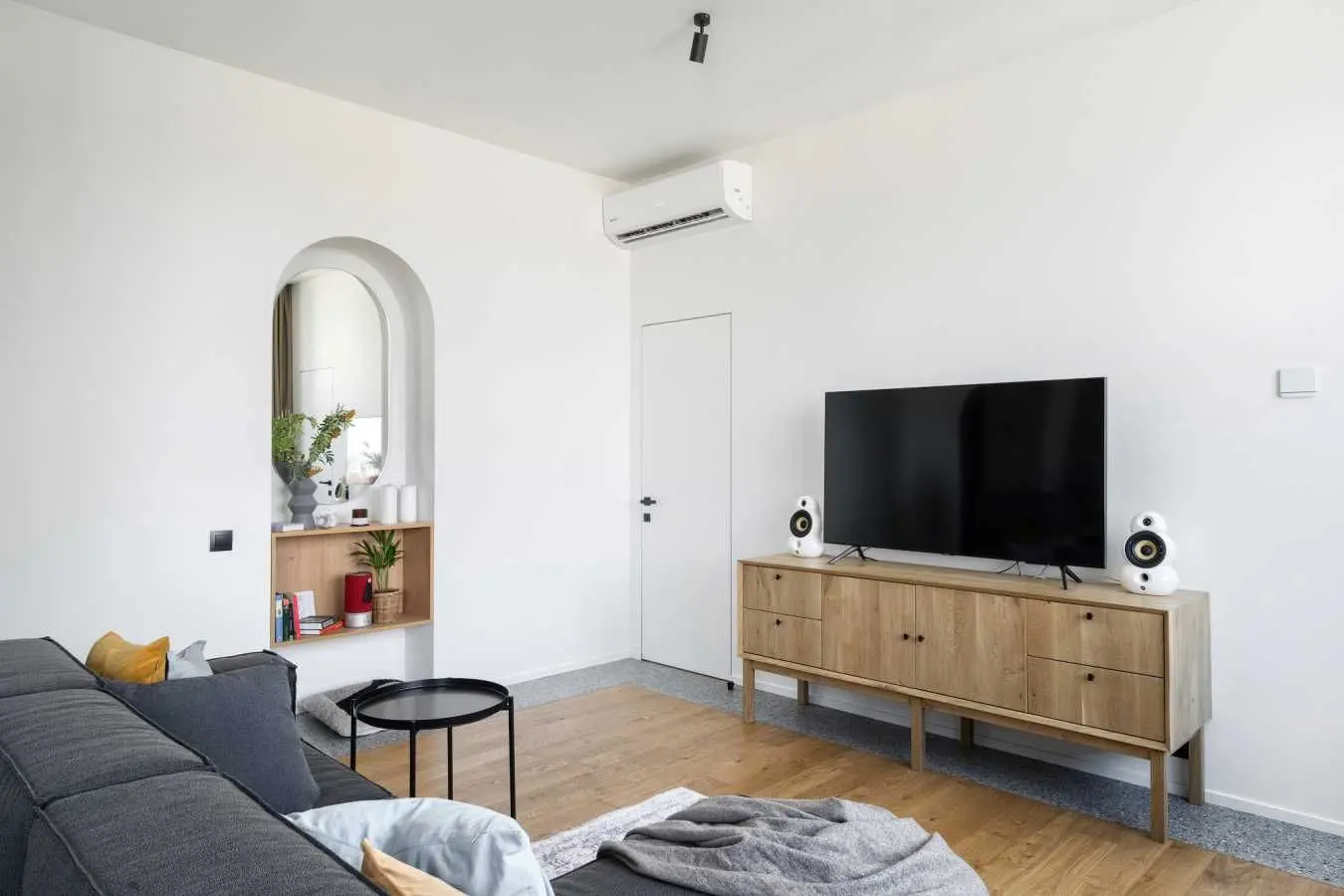 Фото Rent a 3-room apartment, Antonovycha Street (Horkoho Street) 44 Kyiv for long-term rent, price: 1900 USD, code 8800