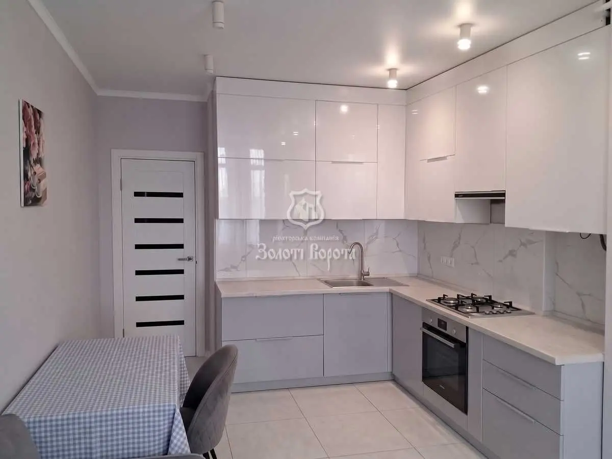 Фото Продаю 1 кімнатну квартиру, 45.7 кв. м, Юнацька вул. 4 Київ, ціна: 125000 USD, код 8801