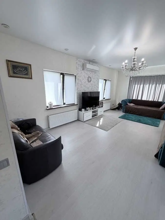 Фото Продаю будинок, 400 кв. м, Броварський просп. 47а Київ, ціна: 140000 USD, код 8804