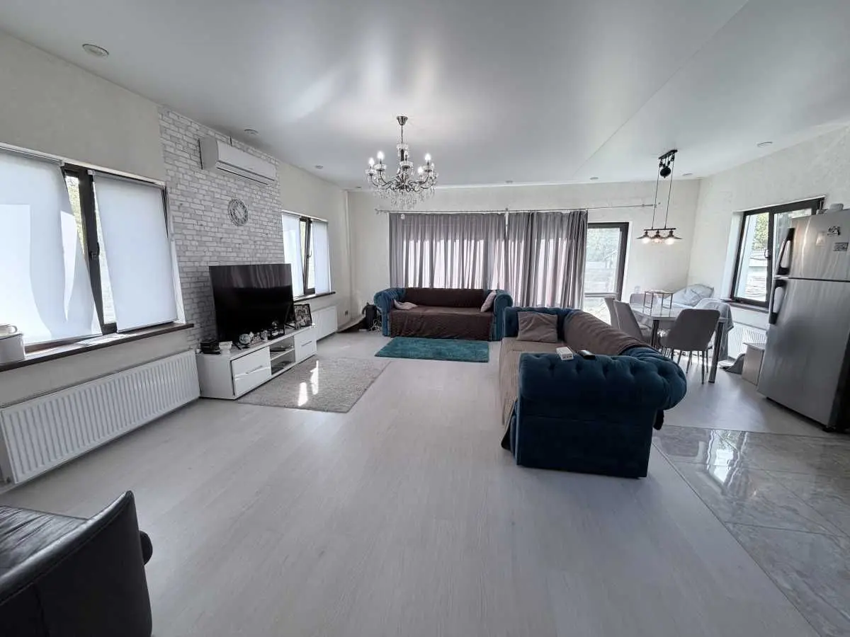 Фото Продаю будинок, 400 кв. м, Броварський просп. 47а Київ, ціна: 140000 USD, код 8804