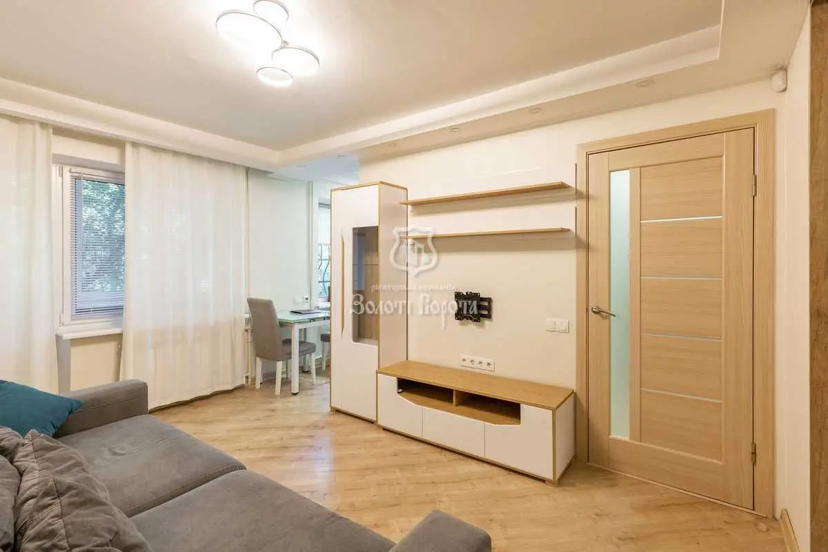 Фото Продаю 3 кімнатну квартиру, 61 кв. м, Івана Виговського вул. (Маршала Гречка) 8 Київ, ціна: 89900 USD, код 8824