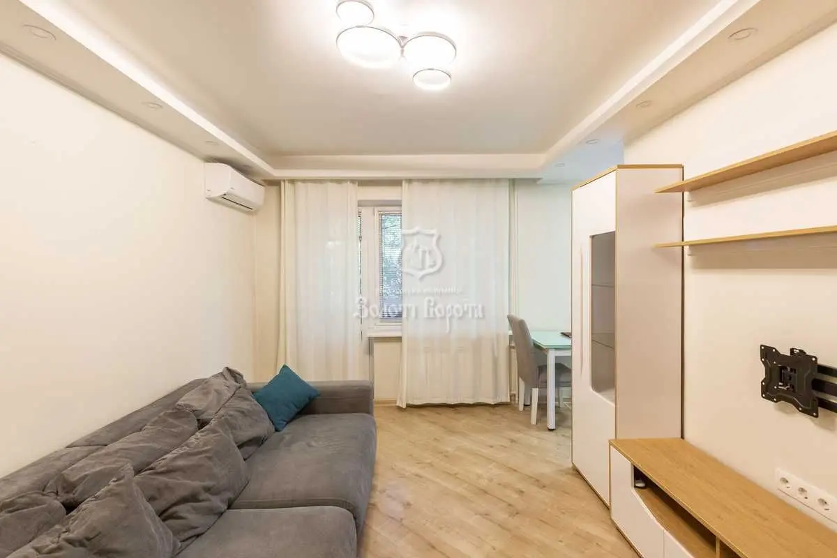 Фото Продаю 3 кімнатну квартиру, 61 кв. м, Івана Виговського вул. (Маршала Гречка) 8 Київ, ціна: 89900 USD, код 8824