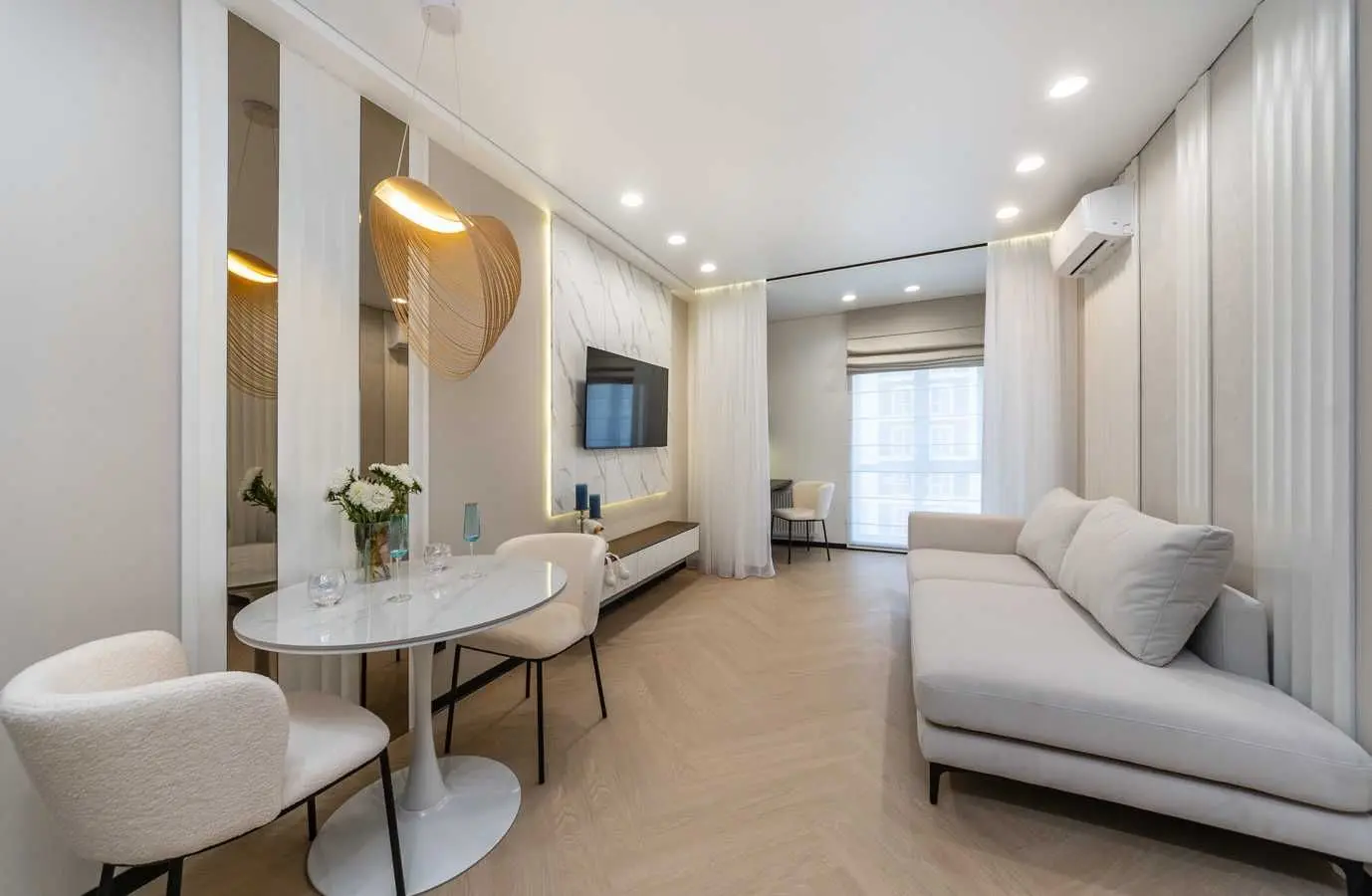 Фото Selling a 1-room apartment, 41 sq.m., Mykhaila Maksymovycha Street (Onufriia Trutenka Street)  Kyiv, price: 115000 USD, code 8859