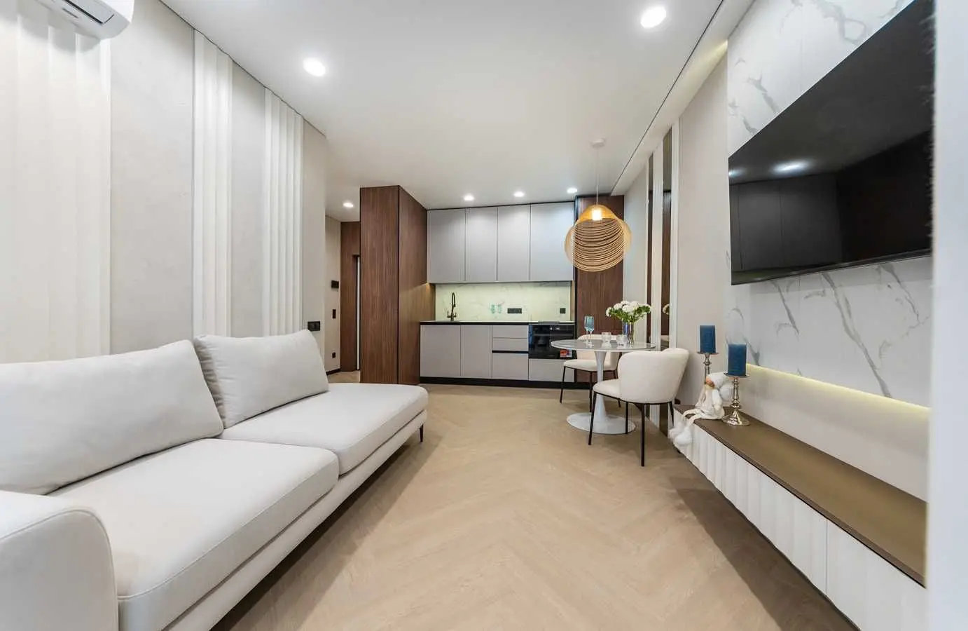 Фото Selling a 1-room apartment, 41 sq.m., Mykhaila Maksymovycha Street (Onufriia Trutenka Street)  Kyiv, price: 115000 USD, code 8859
