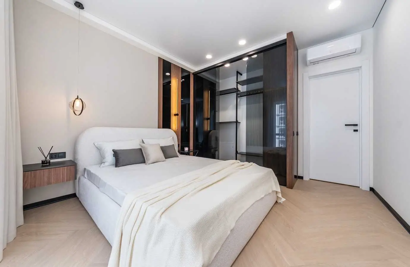 Фото Selling a 1-room apartment, 41 sq.m., Mykhaila Maksymovycha Street (Onufriia Trutenka Street)  Kyiv, price: 115000 USD, code 8859