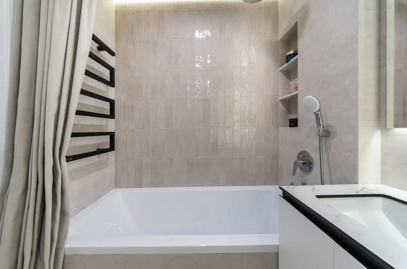 Фото Selling a 1-room apartment, 41 sq.m., Mykhaila Maksymovycha Street (Onufriia Trutenka Street)  Kyiv, price: 115000 USD, code 8859