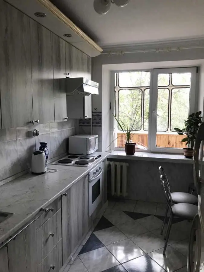 Фото Зняти 3 кімнатну квартиру, Єреванська вул. 32 Київ в довгострокову оренду, ціна: 18000 UAH, код 8869