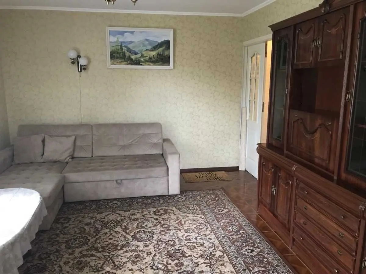 Фото Зняти 3 кімнатну квартиру, Єреванська вул. 32 Київ в довгострокову оренду, ціна: 18000 UAH, код 8869