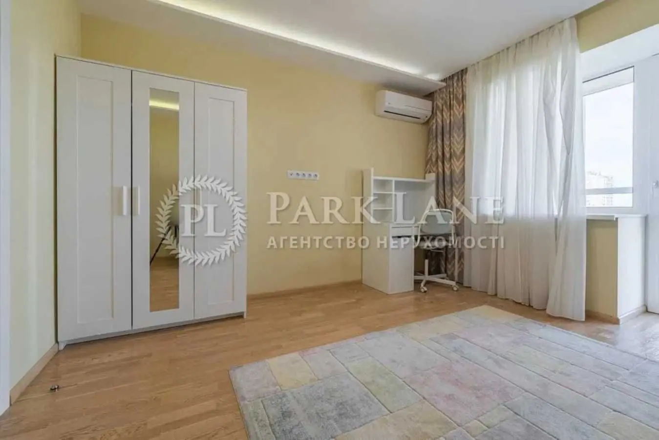 Фото Selling a 3-room apartment, 100 sq.m., Harmatna Street 38а Kyiv, price: 185000 USD, code 8870