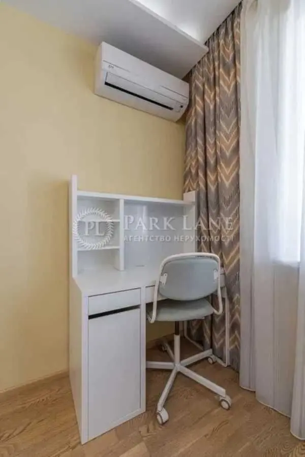 Фото Selling a 3-room apartment, 100 sq.m., Harmatna Street 38а Kyiv, price: 185000 USD, code 8870
